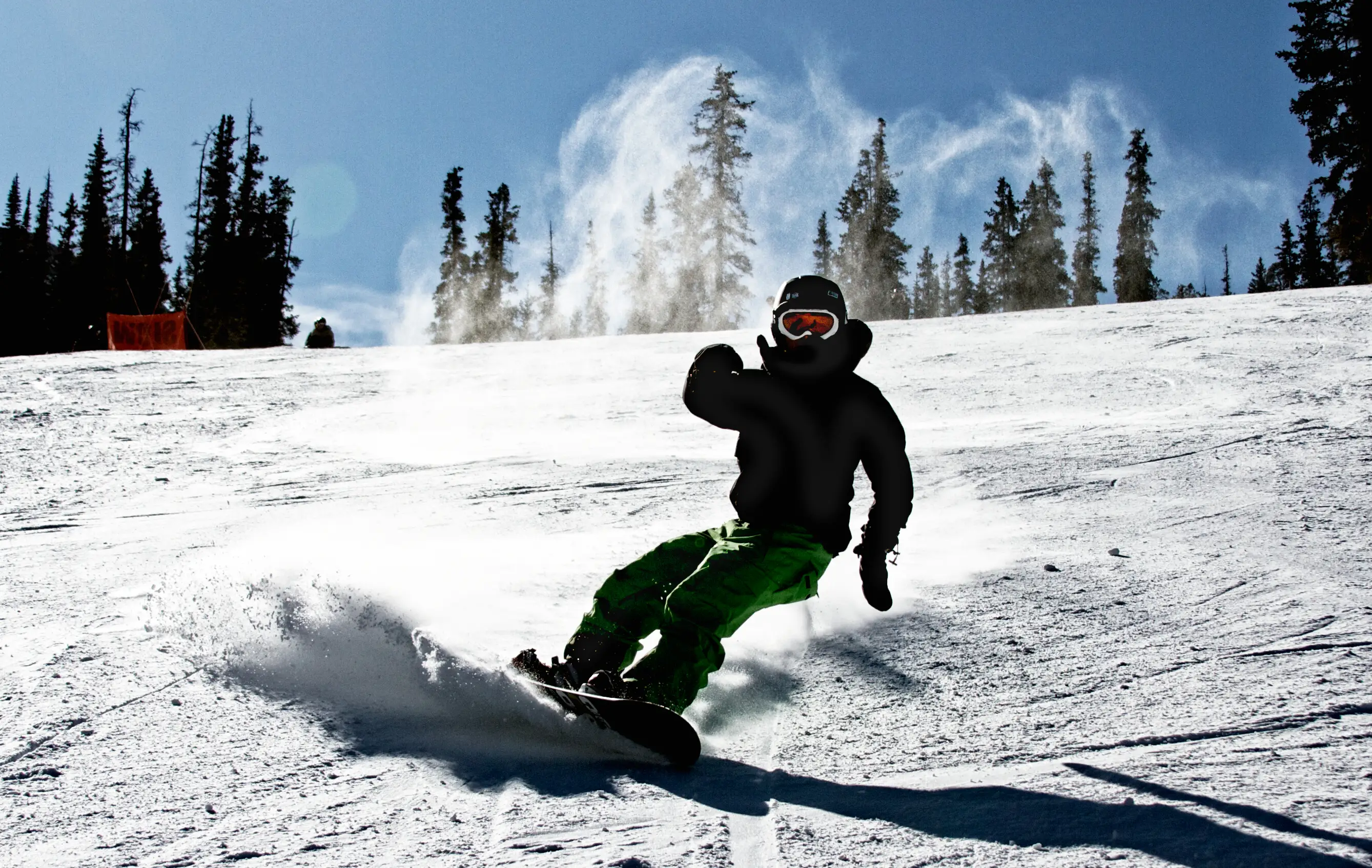 Snowboardeur en descente — assurance ski Assurski