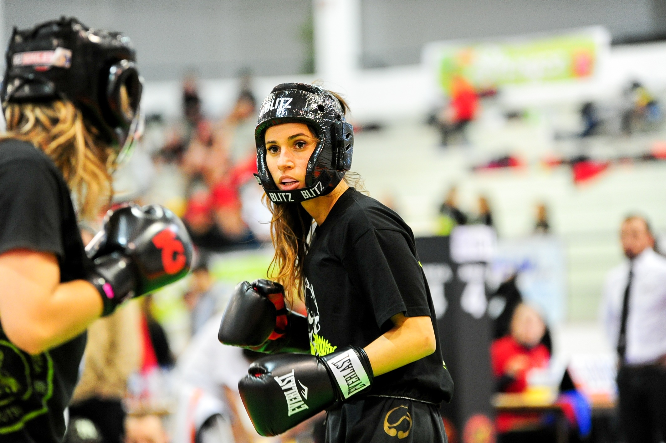 Femmes en combat de boxe - Assurance sport Assursport